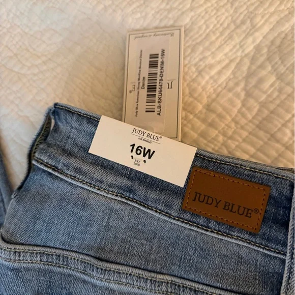 NWT Judy Blue Light Wash boot cut Jeans 16W - Picture 2 of 14